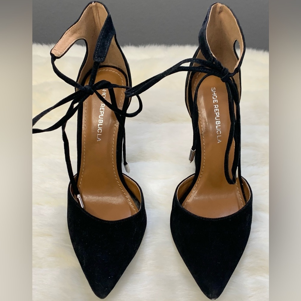 Black pointy toe suede high heel. Tie in the front